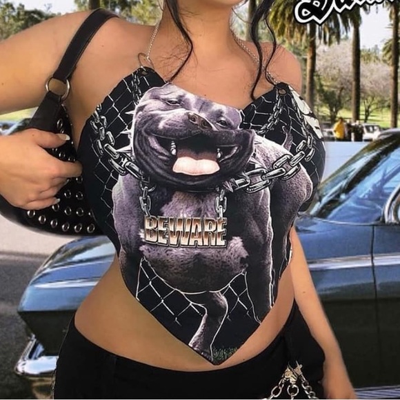 Insanely unique ELLALOCA top featuring a chain neckline - Picture 1 of 3